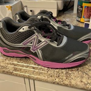 New Balance Women’s Fantom Fit Running Shoes